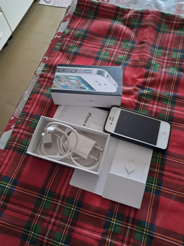 iPhone 4 Bianco con scatola e caricatore