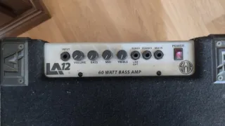 Amplificador Bajo Eléctrico (Bajo opcional)