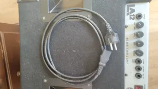 Amplificador Bajo Eléctrico (Bajo opcional)