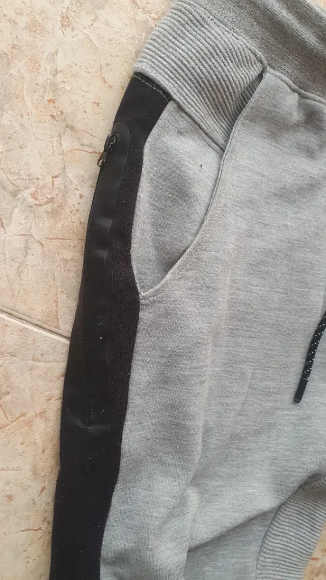 Pantalón Jogger Pull&Bear Gris y Negro