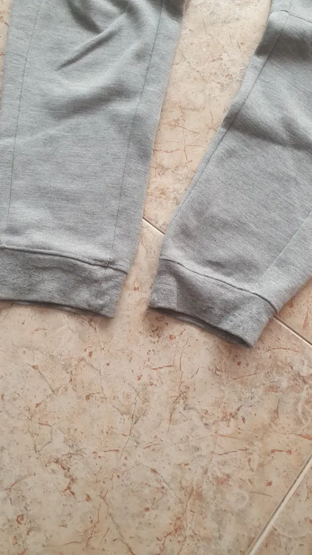 Pantalón Jogger Pull&Bear Gris y Negro