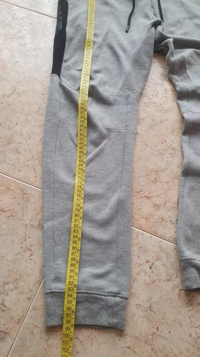 Pantalón Jogger Pull&Bear Gris y Negro
