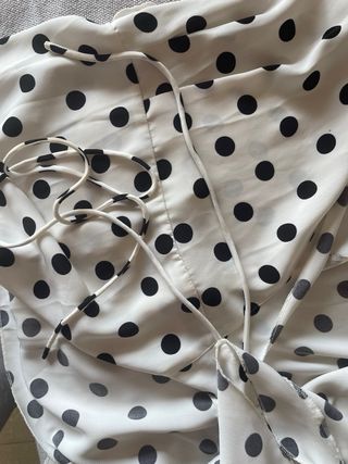 Blusa lunares blanca y negra