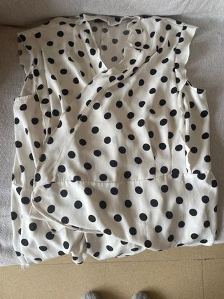 Blusa lunares blanca y negra