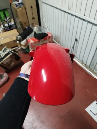 Guardabarros delantero original Yamaha R6 rojo