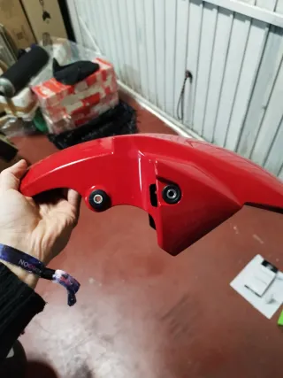 Guardabarros delantero original Yamaha R6 rojo