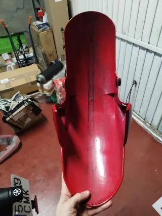 Guardabarros delantero original Yamaha R6 rojo