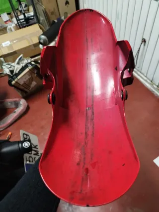 Guardabarros delantero original Yamaha R6 rojo