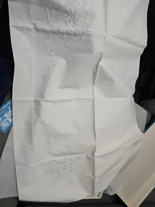 Lenzuola matrimoniali ricamate a mano