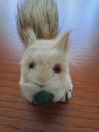 Sacapuntas Ardilla con Bola Verde