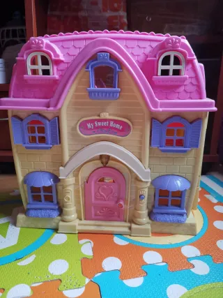 Casa de muñecas LOL con accesorios