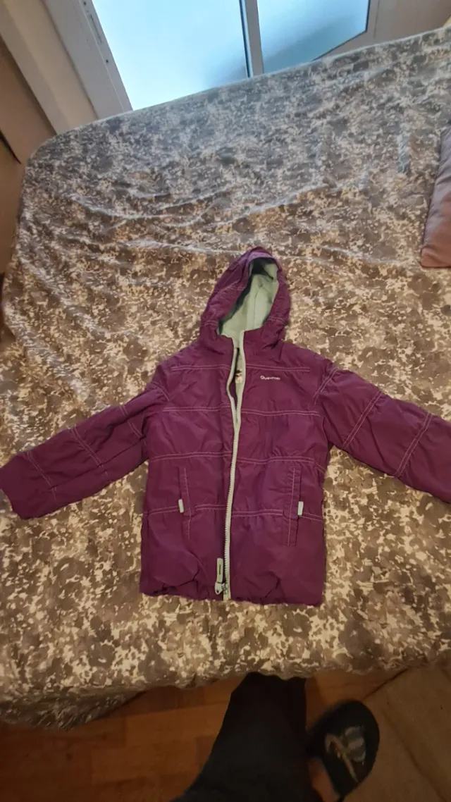 Chaqueta impermeable infantil morada