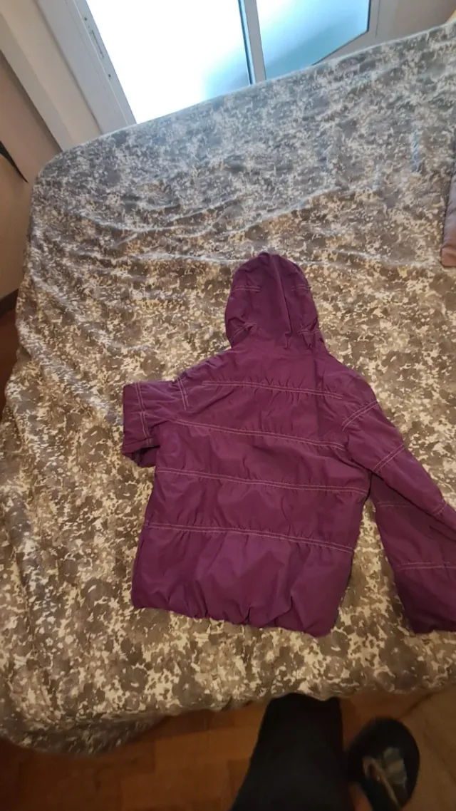 Chaqueta impermeable infantil morada