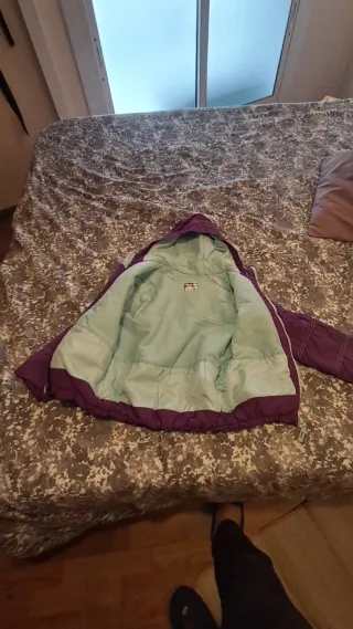 Chaqueta impermeable infantil morada