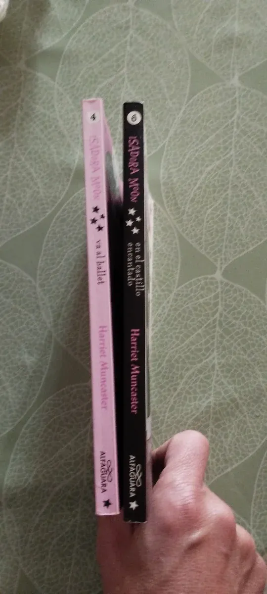 2 libros Isadora Moon