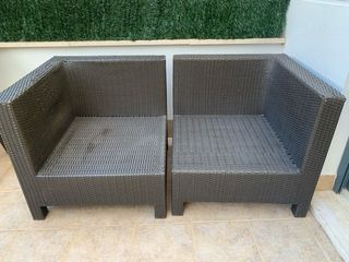 Mesa de jardín, 4 sillas y 2 sillones chill out