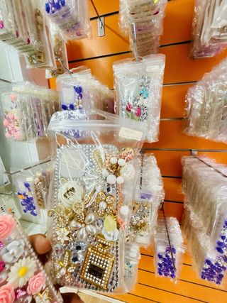 Funda iPhone Morada Flores modelo 11 hasta 15