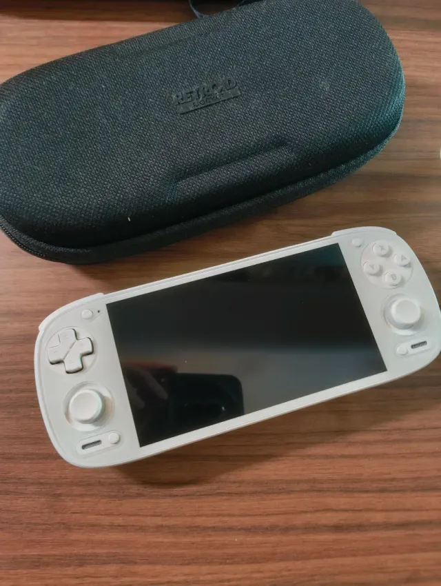 Retroid Pocket 5 Blanco + Accesorios oficiales