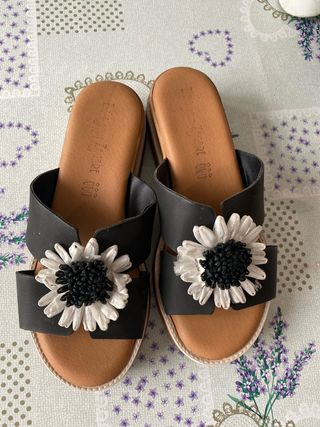 Sandalias Zarcore Negras Flores Multicolor