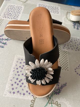 Sandalias Zarcore Negras Flores Multicolor