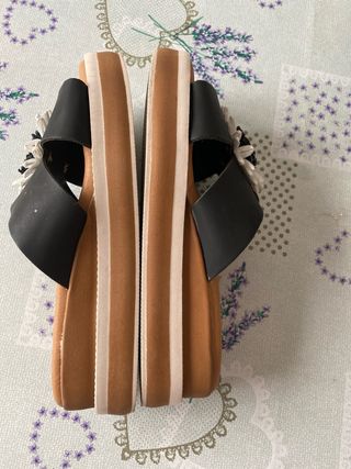 Sandalias Zarcore Negras Flores Multicolor