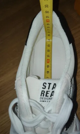 Bonitas Zapatillas deportivas imitación ante.