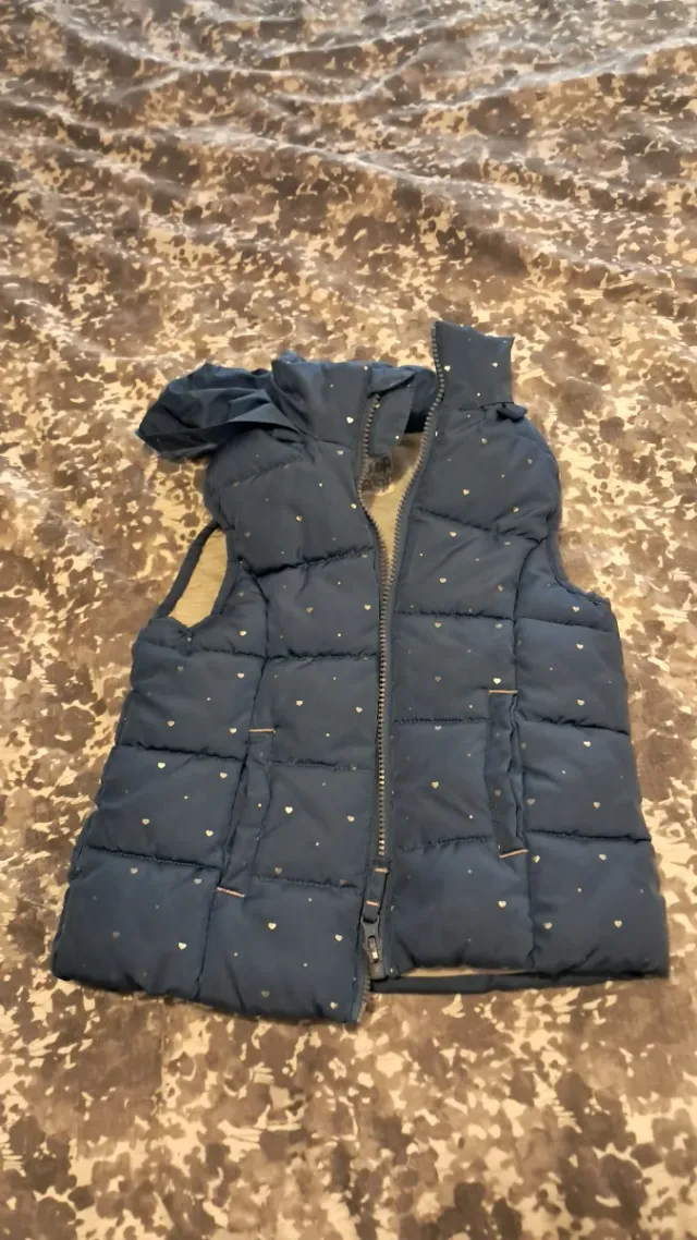 Chaleco infantil con corazones