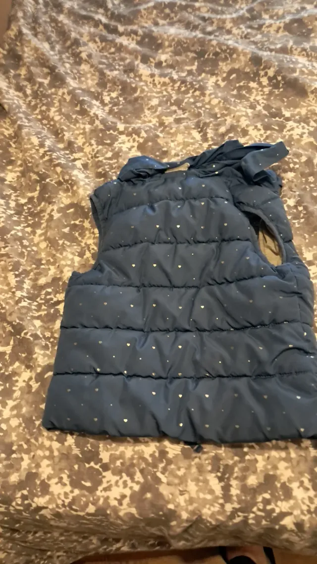 Chaleco infantil con corazones