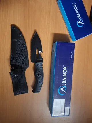 Coltello Albainox nero con fodero