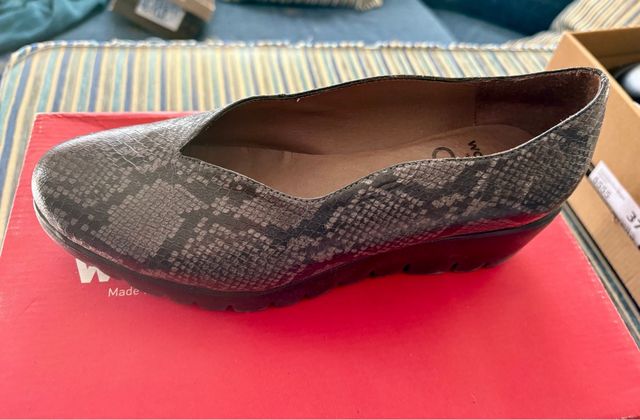 Zapatos de cuña estampados serpiente talla 37