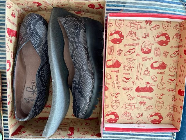 Zapatos de cuña estampados serpiente talla 37