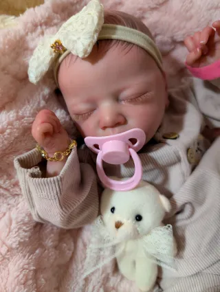 Reborn realizada con genesis horneada y barnizada