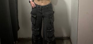 Jeans cargo neri da donna