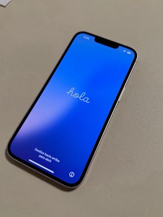 iPhone 13 Rosa + 2 Carcasas + Cable