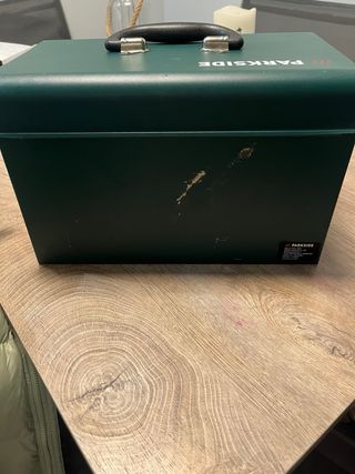 Maletín de herramientas verde