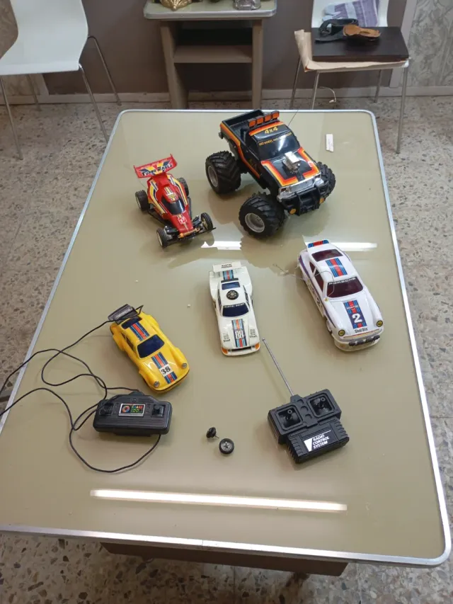 Lote Coches Radiocontrol y cabledirigidos, etc...