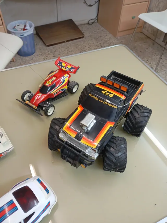 Lote Coches Radiocontrol y cabledirigidos, etc...