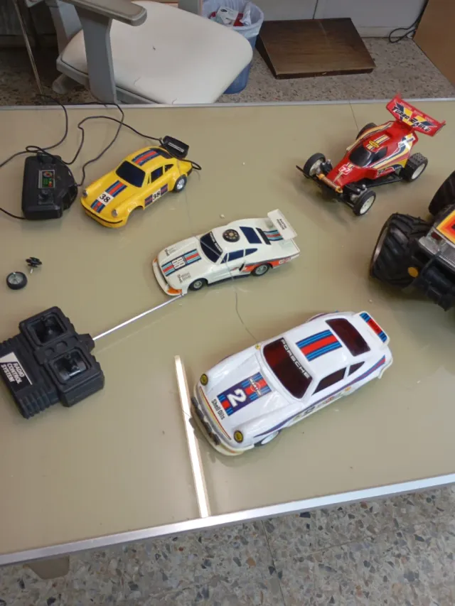 Lote Coches Radiocontrol y cabledirigidos, etc...