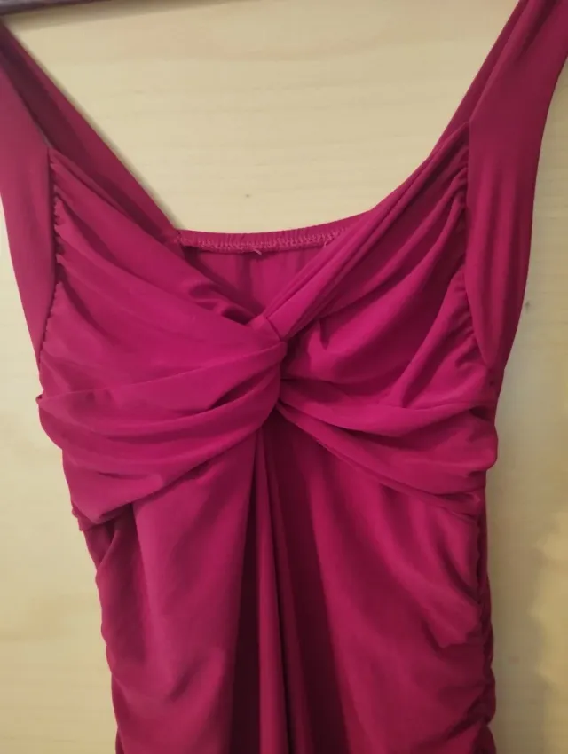 Vestido rojo tirantes drapeado