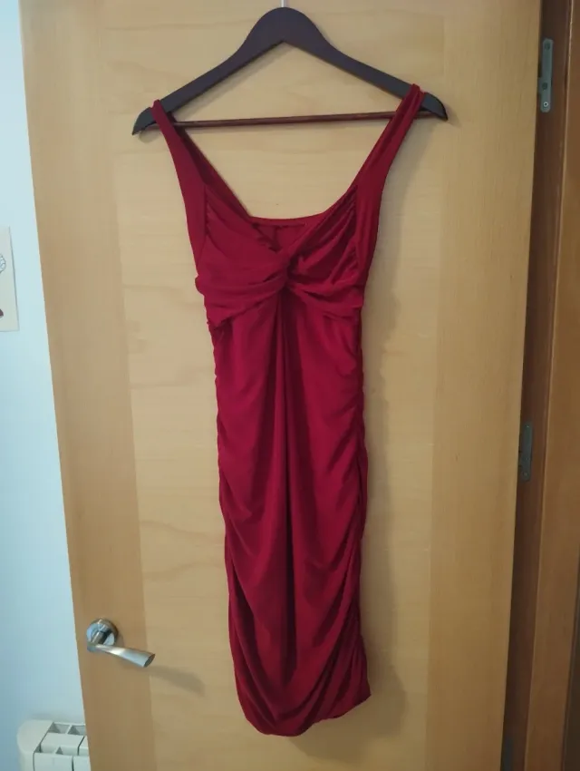 Vestido rojo tirantes drapeado