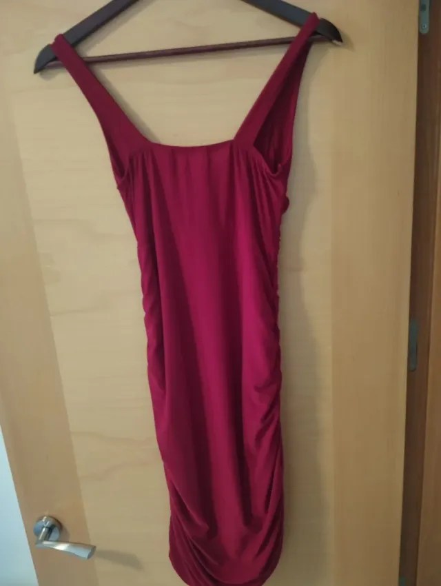 Vestido rojo tirantes drapeado