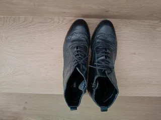 Botines negros de piel tipo Oxford