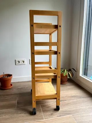 Estantería bambú con ruedas