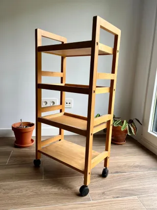 Estantería bambú con ruedas