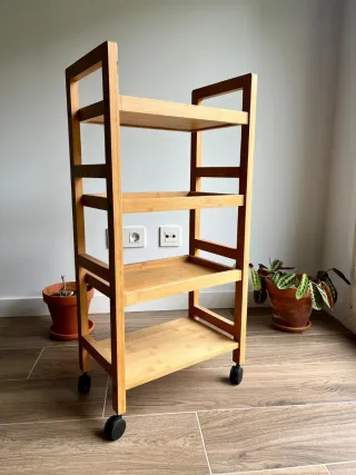 Estantería bambú con ruedas
