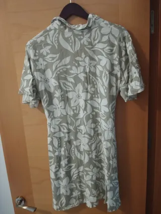 Vestido floral beige y blanco