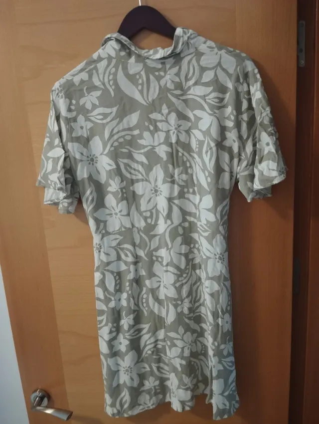 Vestido floral beige y blanco