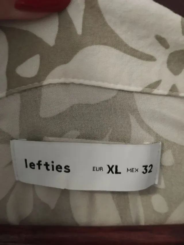 Vestido floral beige y blanco