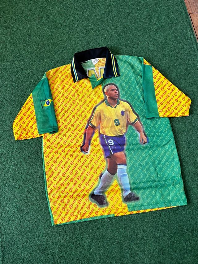 Camiseta Gráfica Brasil Ronaldo #9 90s