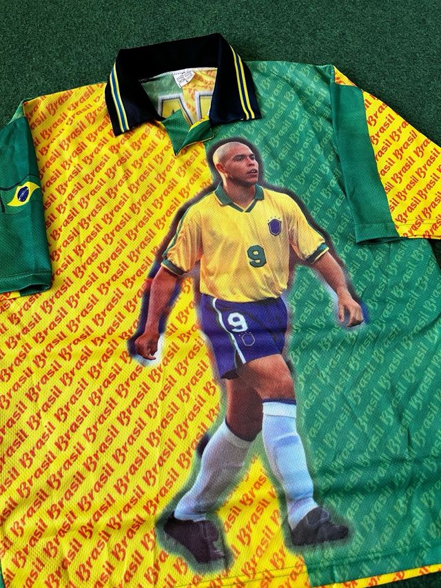 Camiseta Gráfica Brasil Ronaldo #9 90s